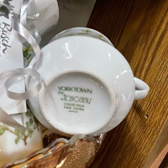 Set Of 4 Toscany Collection Yorktown Vintage 1970's Floral Cups - Picture 2 of 2